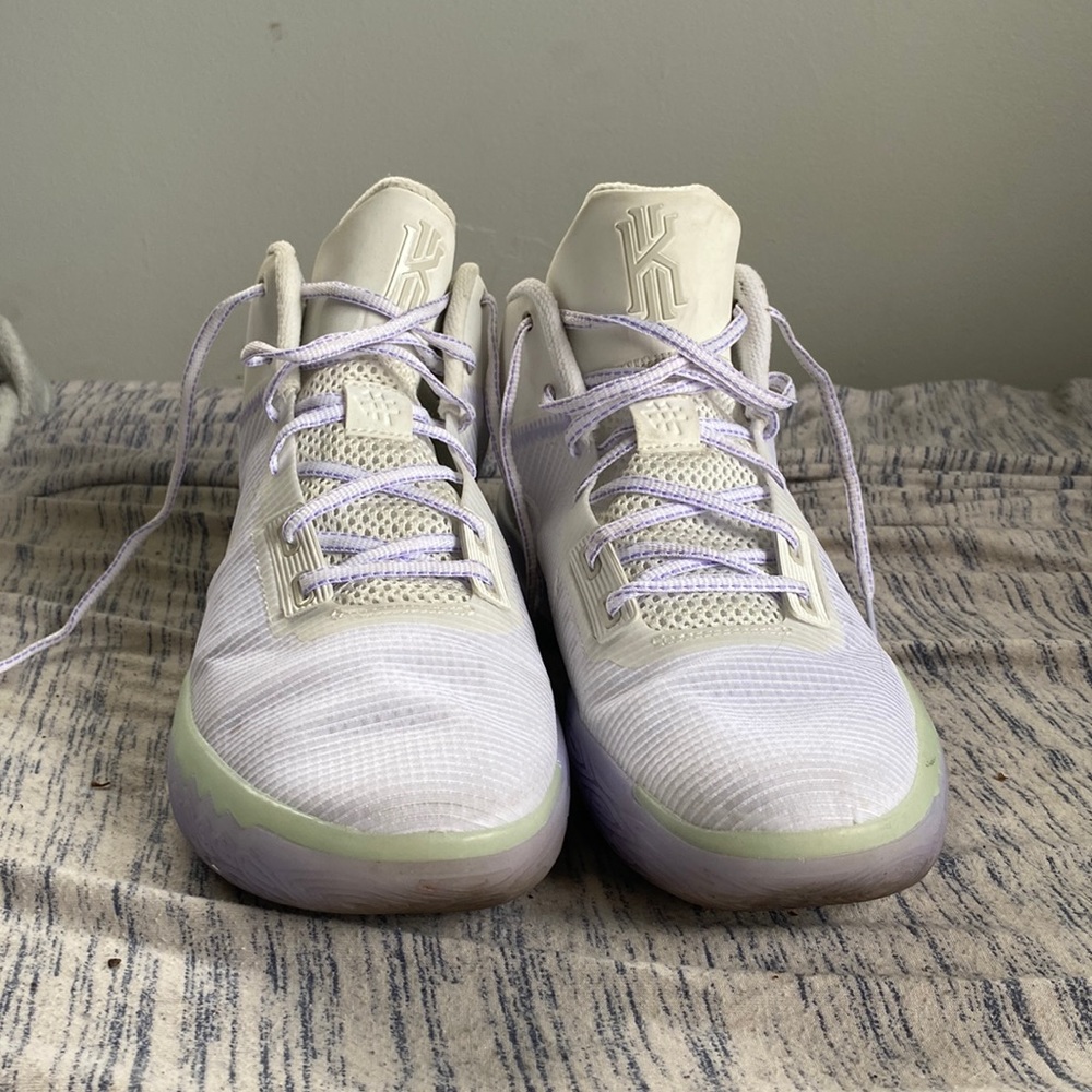 Mens nike Kyrie size 10